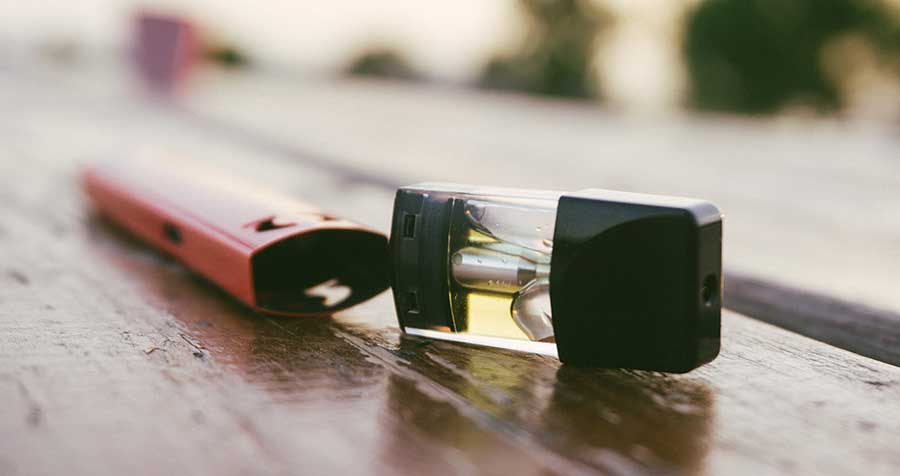 Kick MTL 400 mah Black with K Power Charger slider01