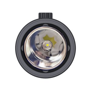 XTAR-D26-1600S-Diving-Flashlight-03